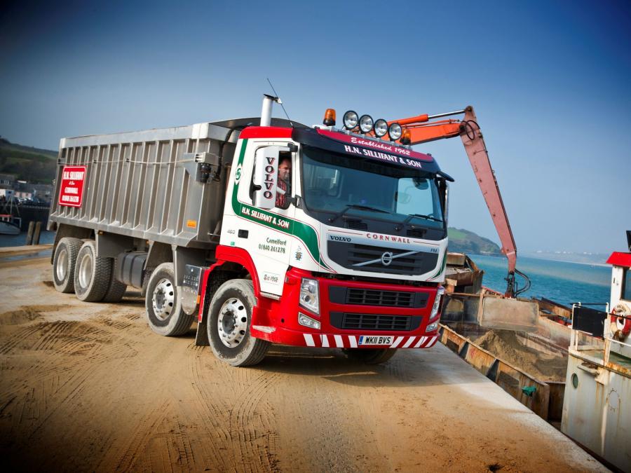  Volvo FM 480 8x4 2010 года  (UK) (фото 1 из 2)